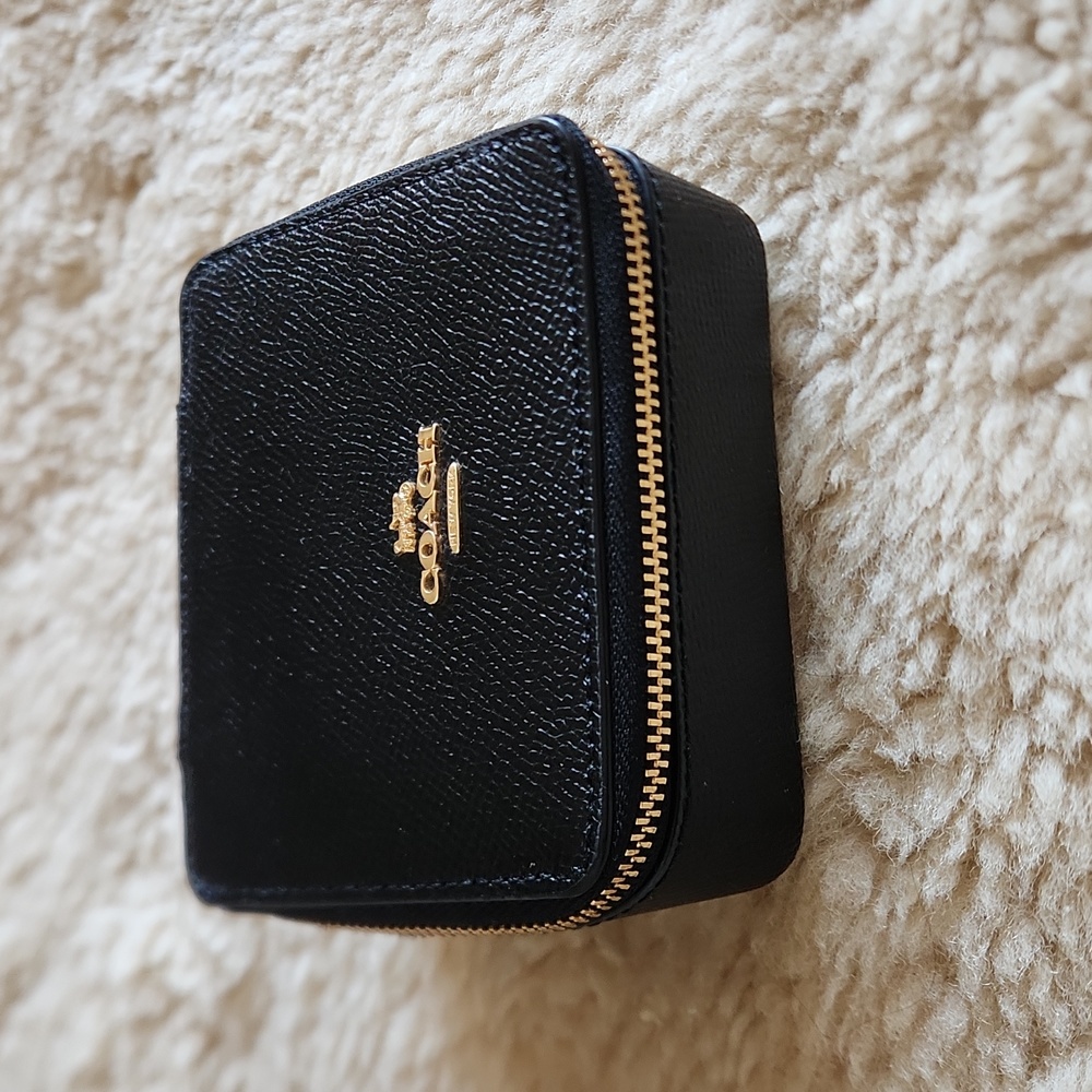 Gorgeous NWOT Coach Black Leather Travel Jewelry Case 🖤💎🎁